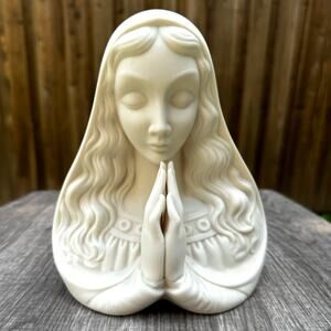 Vintage Holland Mold Praying Madonna 8" Figurine